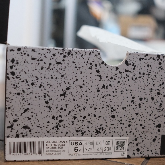 Jordan 5 Retro Jade Horizon (GS) - Picture 2 of 3